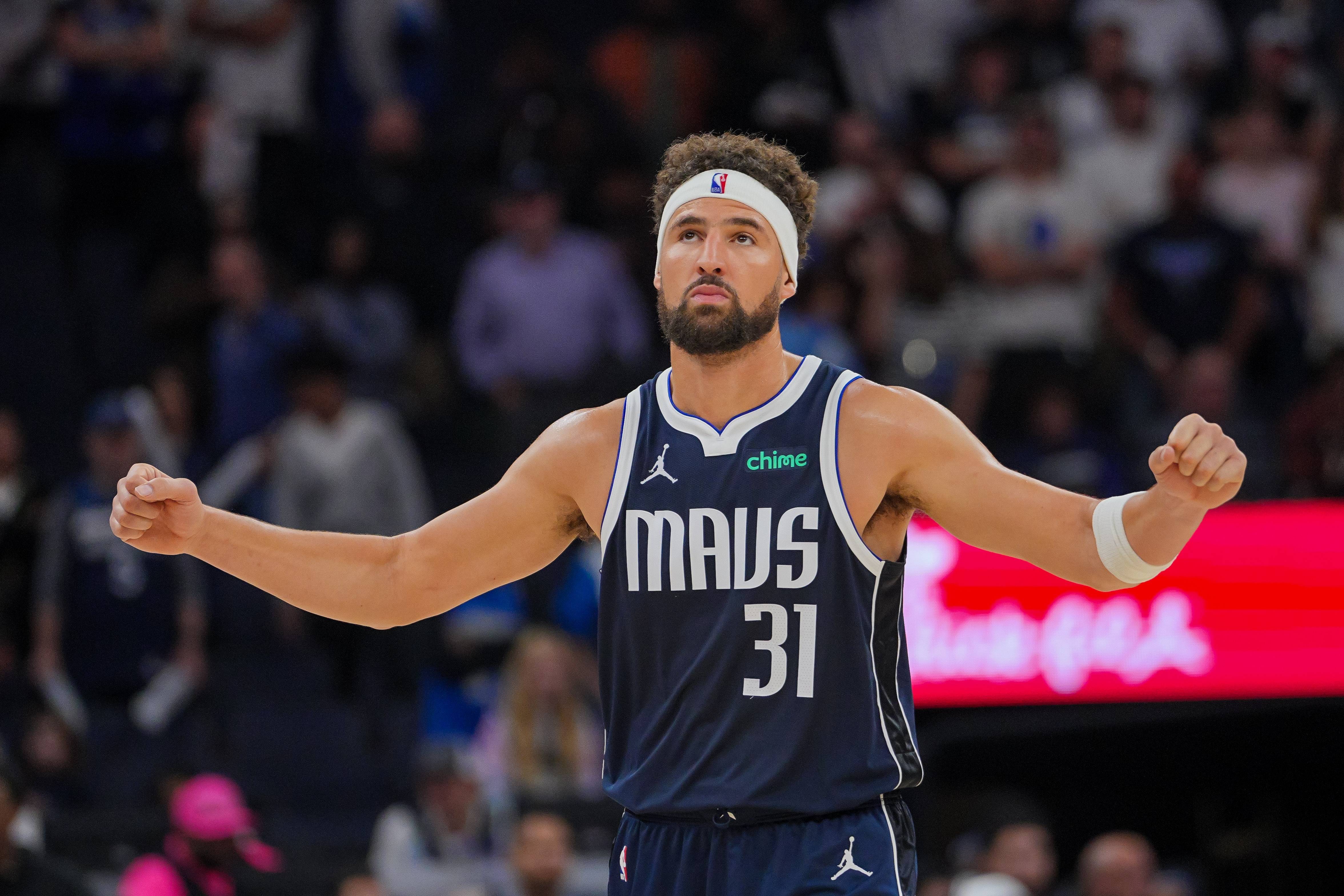 开云在线平台-关于浓眉哥在独行侠比赛中出色发挥，反败为胜引发热议！再创辉煌时刻的信息